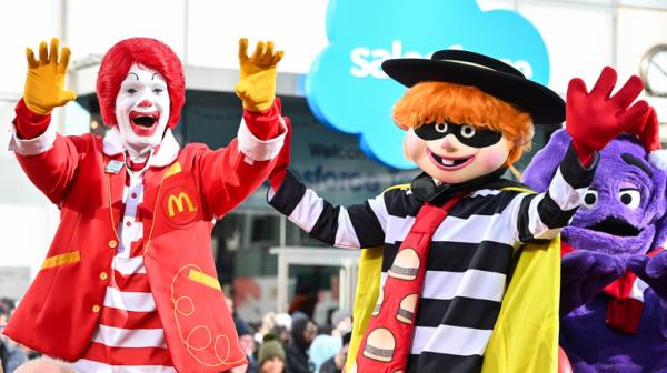 ro<em></em>nald mcdo<em></em>nald hamburglar and grimace waving 
