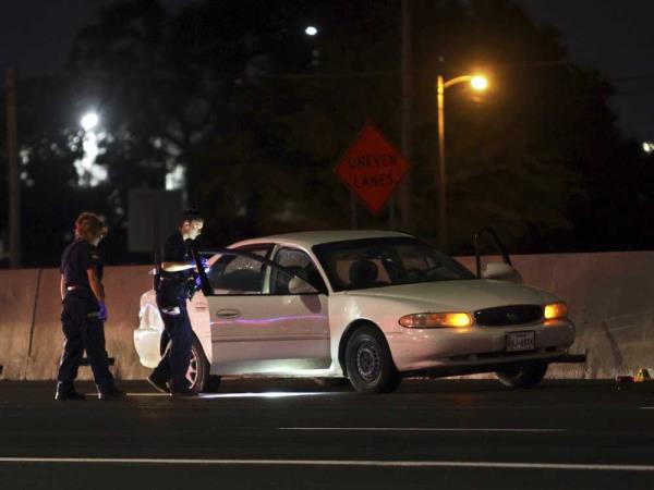 达拉斯一名警官在高速公路遭男子枪击身亡，另有两人受伤